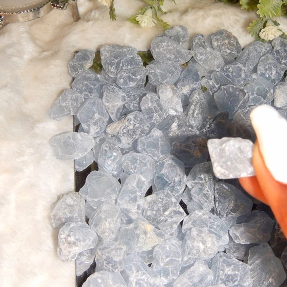 Crystal Shop: Celestite Stones (per 10 XS rough stones) - Picture 2 of 3